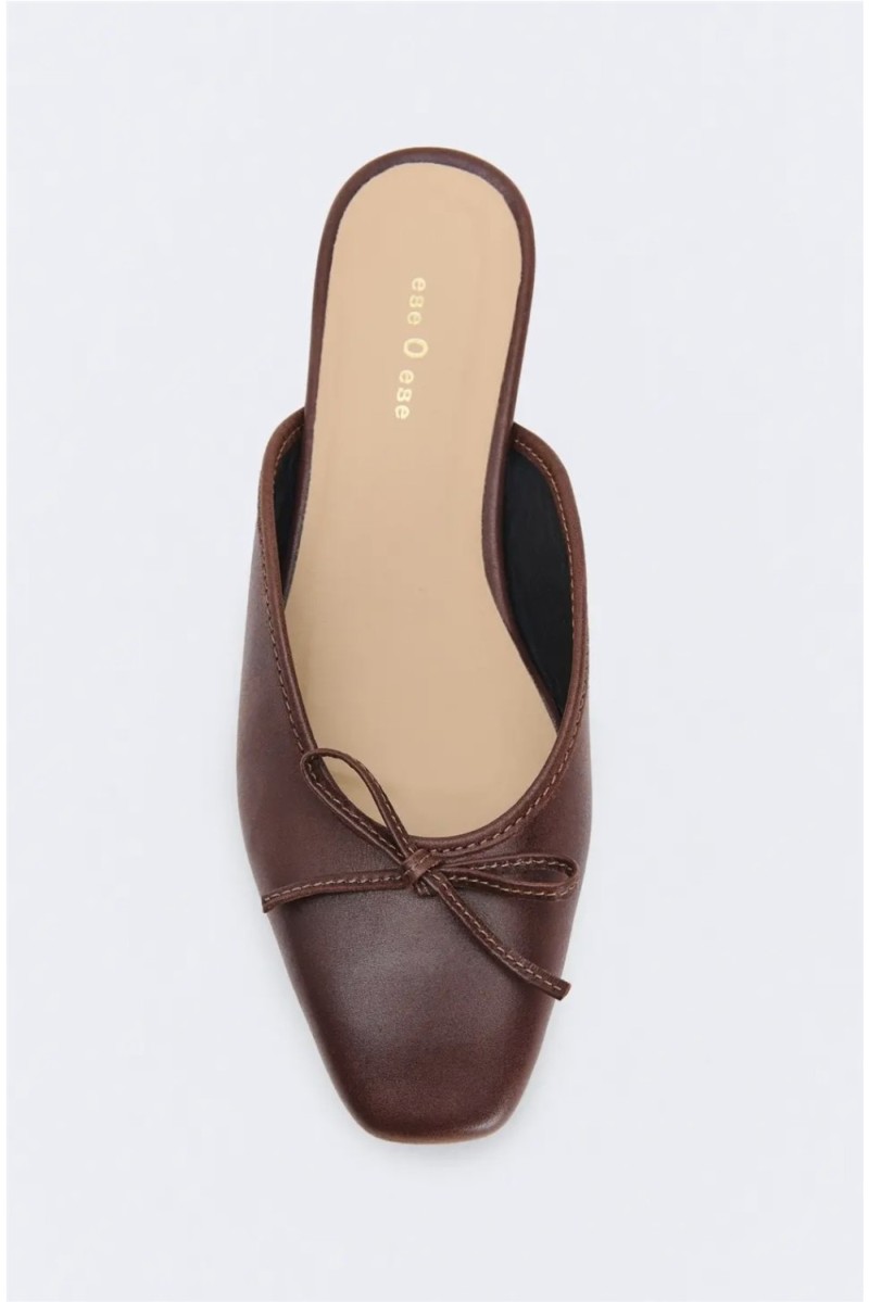 Bailarina Anne EseOese